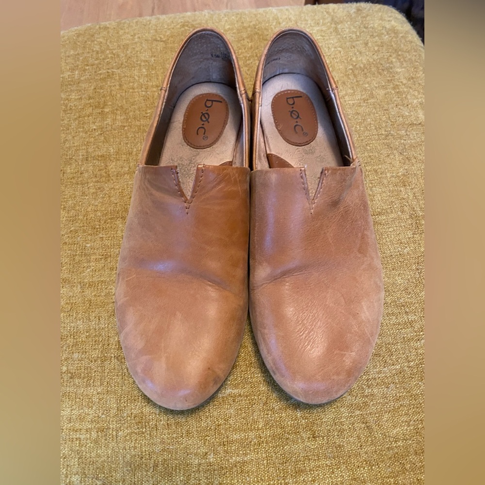 b.o.c. Women’s Tan Leather Slip-On’s Size 9.5
